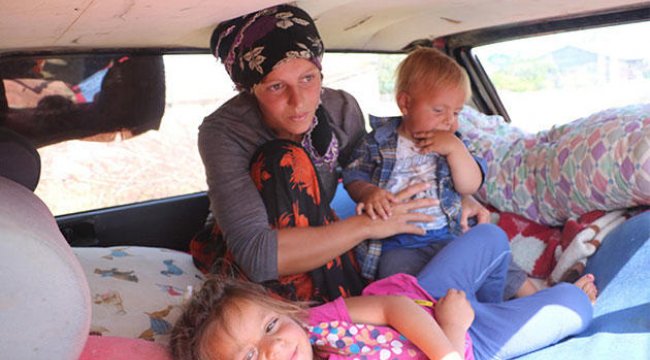Kalacak yerleri olmayan anne ve iki çocuğu otomobilde yaşıyor
