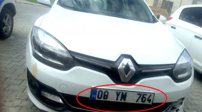 Bu kadarına pes! Plakada keçeli kalem oyunu…