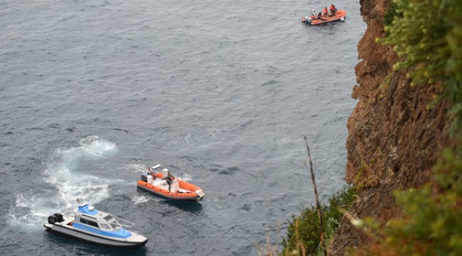 Denizde mahsur kalan Poyraz bebek ve ailesi büyük tehlike atlattı