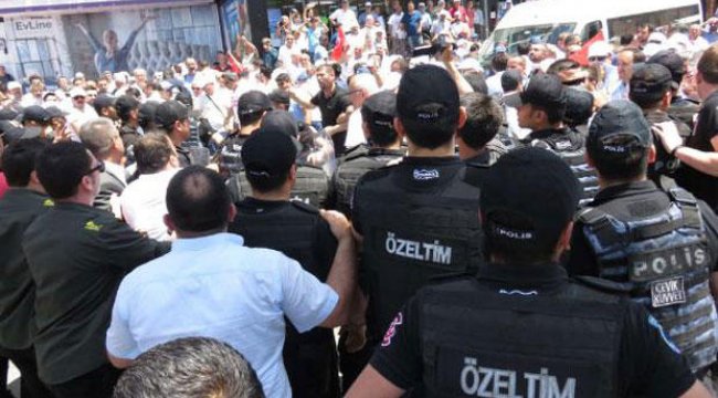 Servisçilerin eylemine biber gazlı müdahale