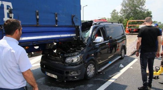 TIR’a çarpan minibüste dehşet dakikaları
