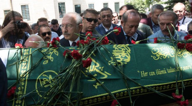 Kılıçdaroğlu, eski ilçe başkanının cenaze törenine katıldı