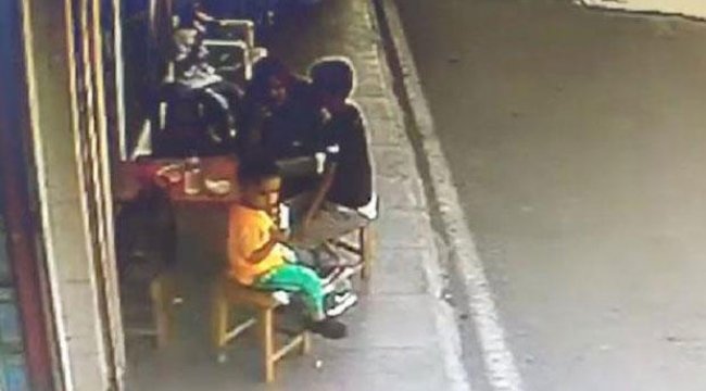 Saniyeler sonrası korkunç! Mahalleliyi polis zor tuttu...
