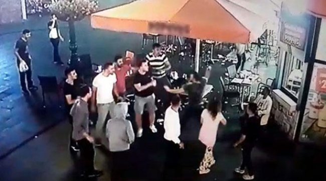 Alışveriş merkezinde satırlı saldırgan dehşeti