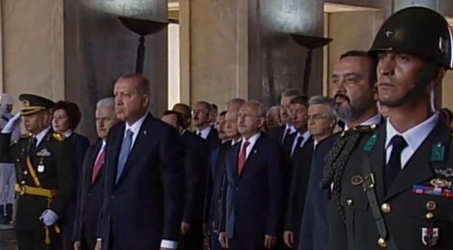 Son dakika... Devletin zirvesi 30 Ağustos töreni için Anıtkabir'de...