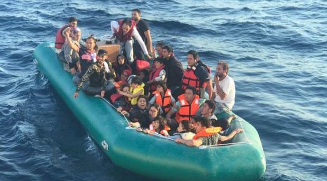 Sürüklenen bottaki 37 kaçak kurtarıldı