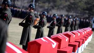 Tunceli'de iki asker donarak şehit oldu 