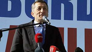 Bakan Selçuk 'çocuklar üşümesin' deyip konuşmasını yarıda kesti