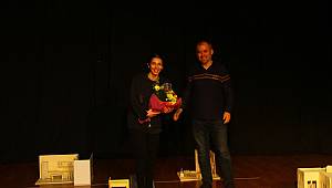 “HOŞDENG” ADLI TİYATRO OYUNU KARTAL’DA SAHNELENDİ