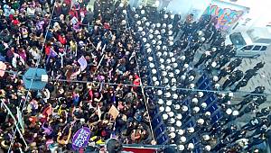 İstanbul'da 'şiddete hayır' diyen kadınlara polis saldırısı!