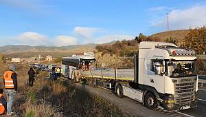 Son dakika! Yolcu otobüsü TIR'a çarptı: Ölü ve yaralılar var!