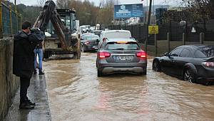 Maltepe Büyükbakkalköy yolunu su bastı!