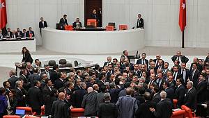 Meclis’te büyük kavga! ”FETÖ’cü şerefsiz, köpek…”