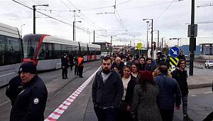 Son dakika... Tramvay kaza yaptı, seferler durdu 