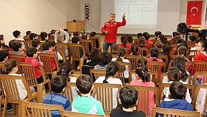 ATAŞEHİR’DEKİ OKULLARDA 7 YILDIR DEPREM BİLİNÇLENDİRME EĞİTİMLERİ VERİLİYOR!