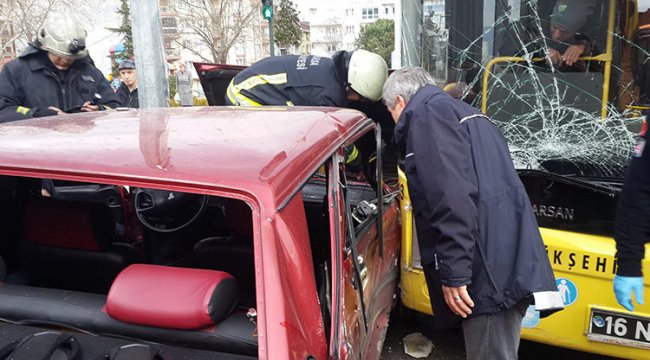 Bursa'da can pazarı... Yolcu otobüsüyle kafa kafaya çarpıştı