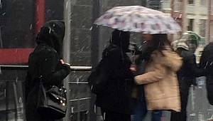 İstanbul’da beklenen kar yağışı başladı!