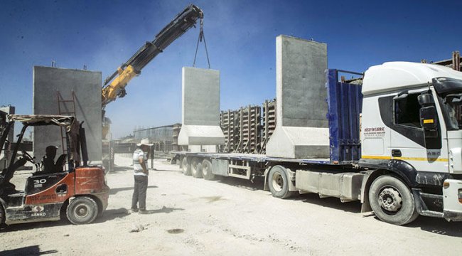 Beton bariyerlerle yeni güvenlik hattı