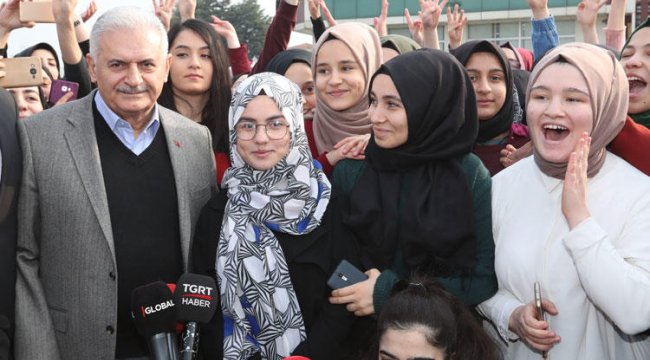 Binali Yıldırım öğrencileri kırmadı