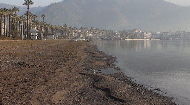 Marmaris'te deniz çekildi, vatandaşlar tedirgin oldu