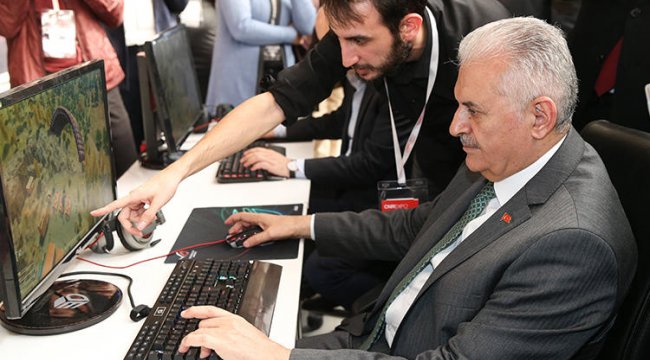 Binali Yıldırım 'PUBG' oynadı... ''Torunlar oynuyor ama öğretmiyor'' dedi