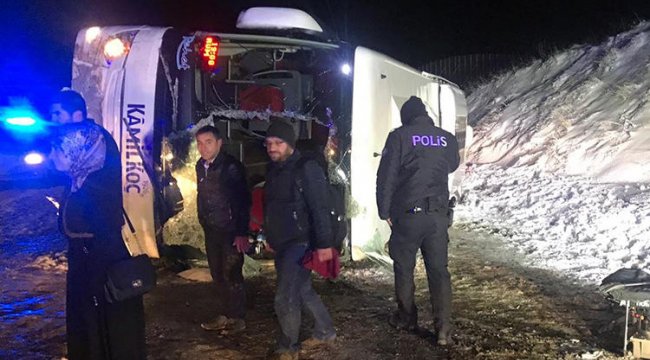 Sivas'ta otobüs devrildi... Yaralılar var