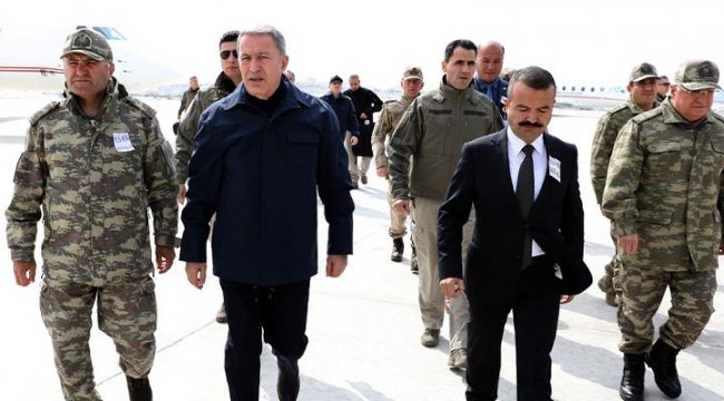 Bakan Akar ve komutanlar sınırda
