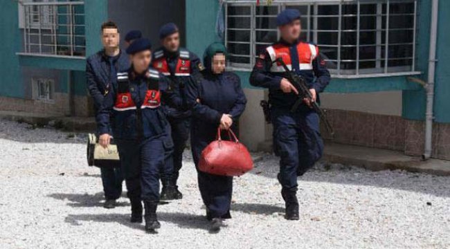 FETÖ şüphelisi öğretmen çift saklandıkları evde yakalandı