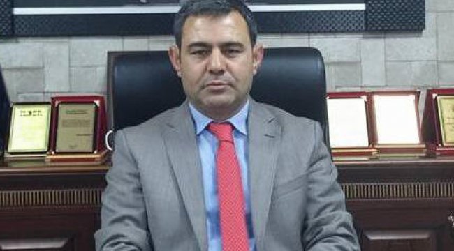 Akçakale İlçe Milli Eğitim Müdürü'nün aracının önünü kesip sopayla saldırdılar