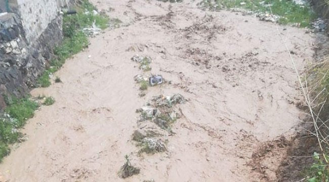 Anne ve iki çocuğu sel sularına kapılarak hayatını kaybetti