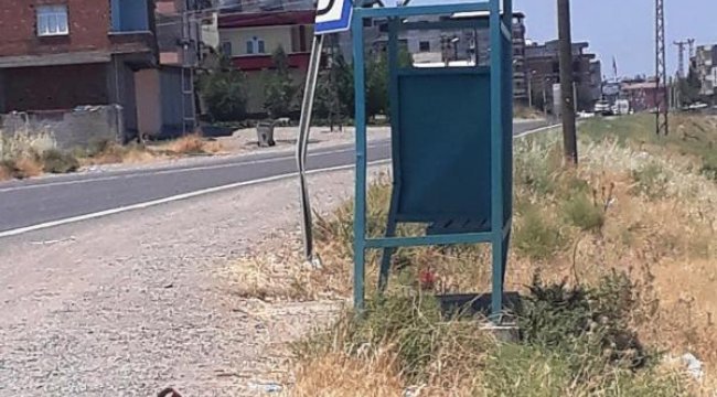 Durakta bekleyen 7 yaşındaki kıza çarpan sürücü kaçtı