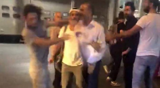 Otobüs şoförü ile yolcuların tekme tokat kavgası kamerada