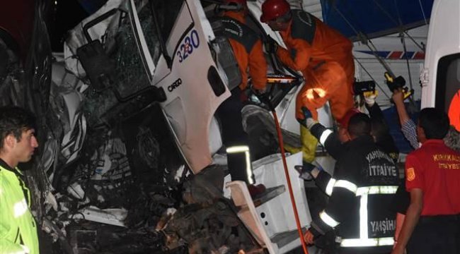 Son dakika! TIR, kamyon, minibüs... Feci kazada 2 kişi öldü, 16 kişi yaralandı.