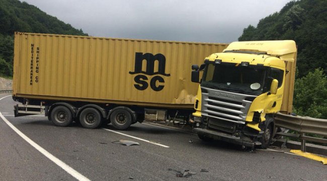 TIR'lar kaza yaptı, Bursa- Ankara yolu çift yönlü kapandı