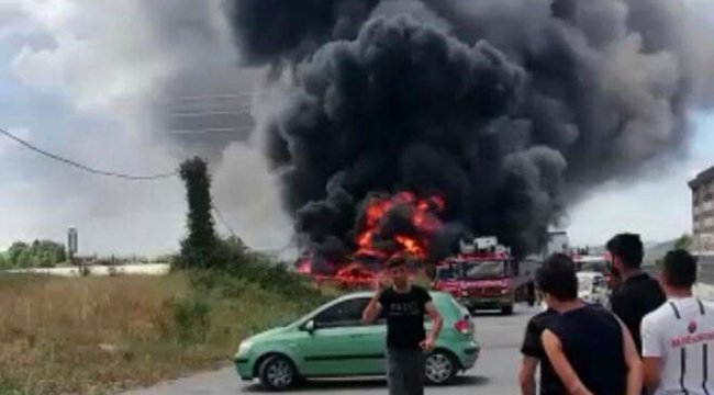 Tuzla’da boş arazideki teknelerde yangın