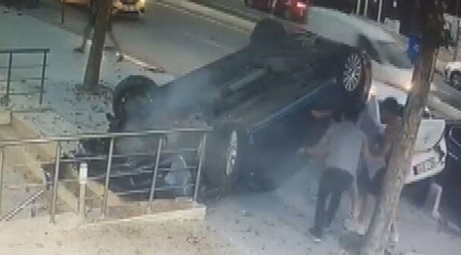 Üsküdar'da dehşet anları! Takla attı, kaldırıma düştü, son anda kurtuldular
