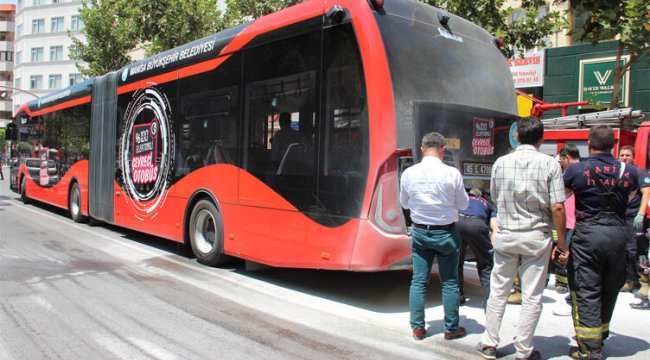 Elektrikli otobüsten yükselen duman paniğe neden oldu