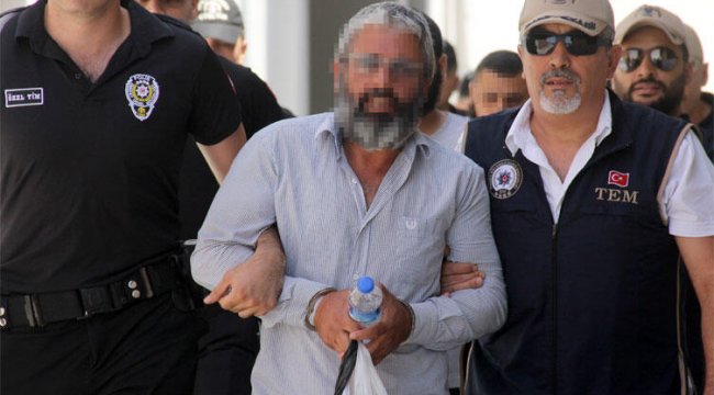 İnternetteki haberlerini gösterip haraç toplamış