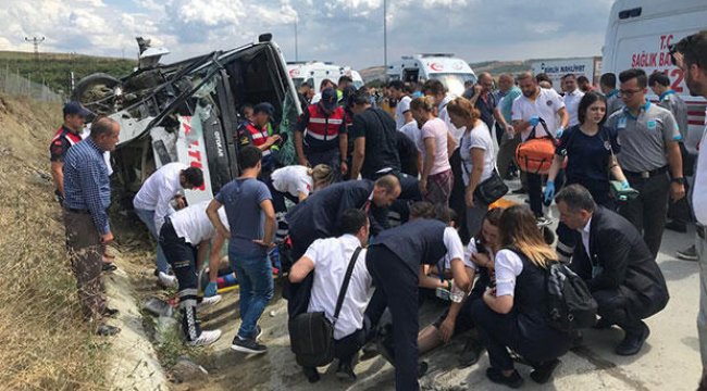Son dakika...Kuzey Marmara Otoyolu'nda midibüs devrildi; çok sayıda kişi yaralandı