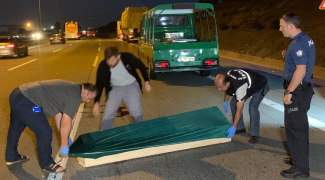 TEM Otoyolu'nda feci ölüm! Cansız bedenin parçalarını yoldan topladılar