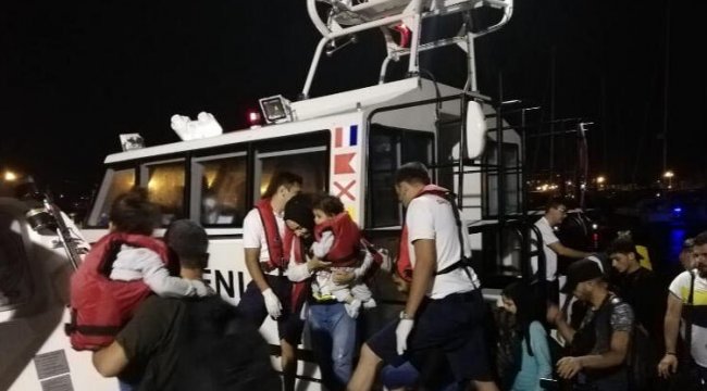 Çeşme ve Dikili'de 130 kaçak göçmen yakalandı