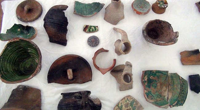Ahlat’taki kazılarda 5 bin yıllık seramikler bulundu