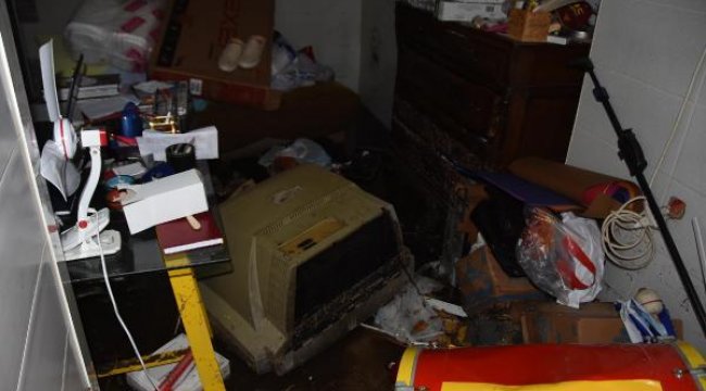 İzmir'i sağanak vurdu; Ev ve iş yerlerini su bastı