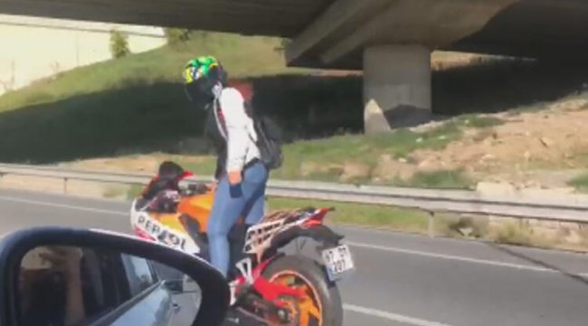 Kadıköy'de motosikletli kadının tehlikeli yolculuğu