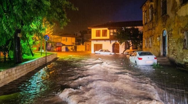 Milas'ı şiddetli yağmur vurdu
