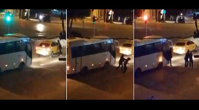 Taksisinin aynasını kıran kadını tekme tokat dövdü