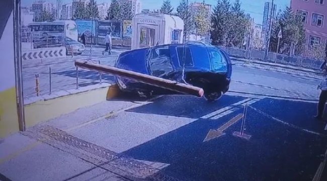 Başakşehir'de AVM girişinde akılalmaz kaza!