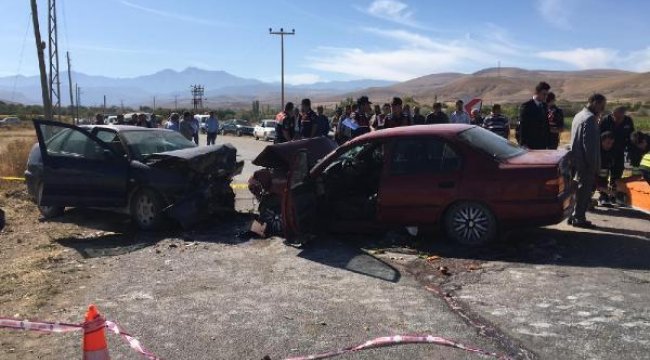 Ereğli'de iki otomobil çarpıştı: 2 ölü, 3 yaralı