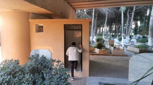 İznik'te türbe ile mezarlık tuvaletinin kapılarını çaldılar!