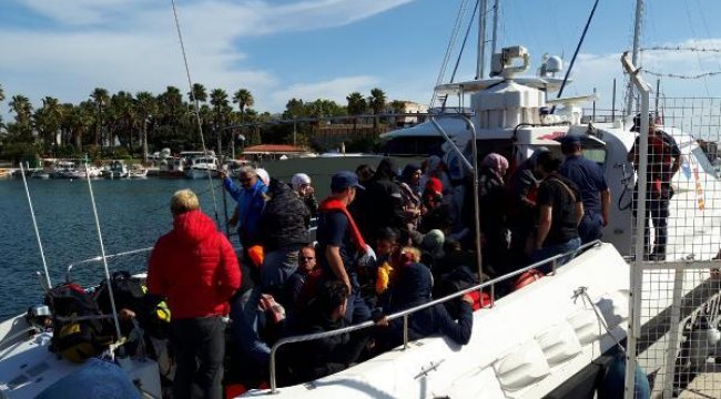 Kaçak göçmenler lastik botları batmak üzereyken kurtarıldı
